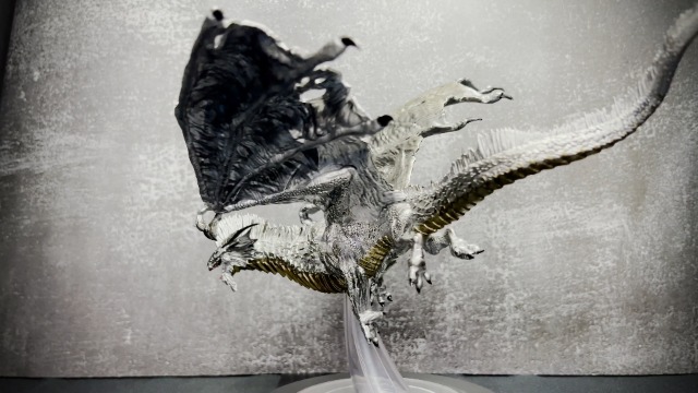 Amazon.com: WizKids D&D Icons of The Realms: Adult Silver Dragon